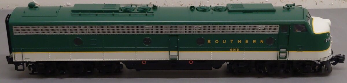 Aristo-Craft 23608 Southern EMD E-8 Diesel Locomotive #6915 LN/Box