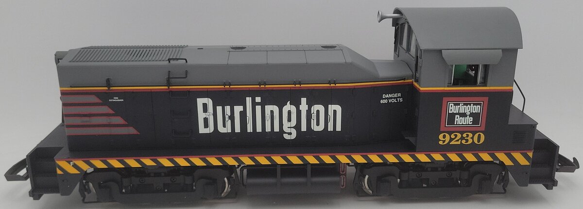 USA Trains 22011 G Burlington EMD NW-2 Calf Diesel Locomotive #9230 LN/Box