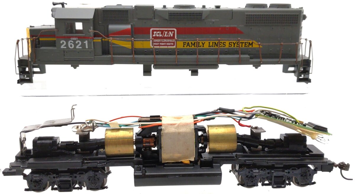 Athearn 2225 HO CSX Repaint GP38-2 Power & Dummy Diesel Locomotive #2524/2621 VG/Box