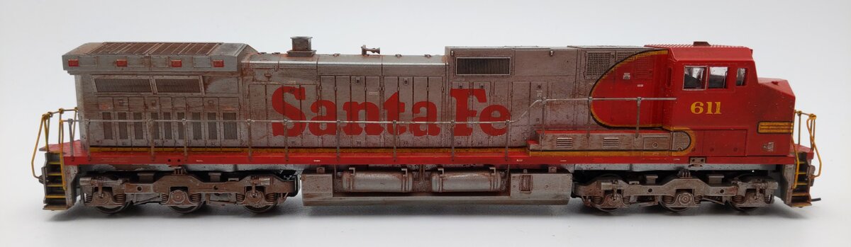 Athearn 4903 HO Custom Weathered Santa Fe C44-9W PWR Diesel Loco #611 w/DCC EX/Box
