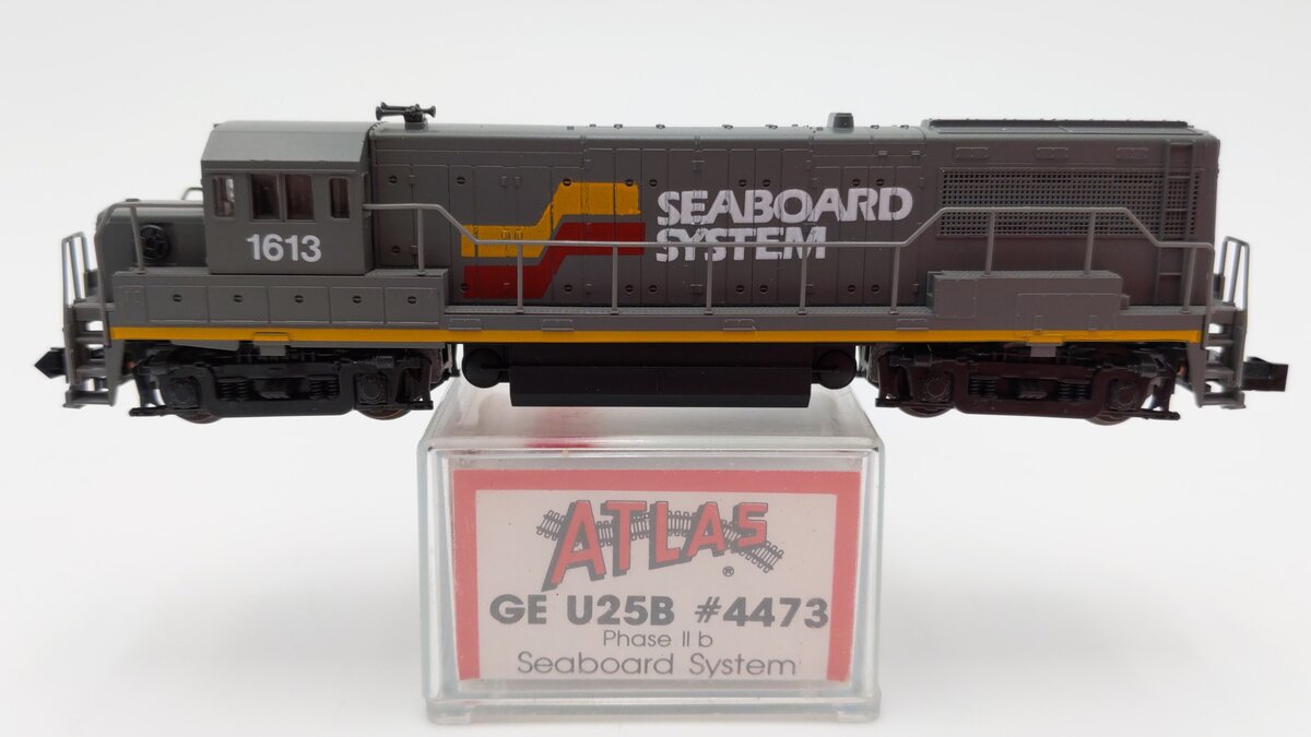 Atlas 4473 N Scale Seaboard System GE U25B Phase 2B Diesel Locomotive #1613 EX/Box
