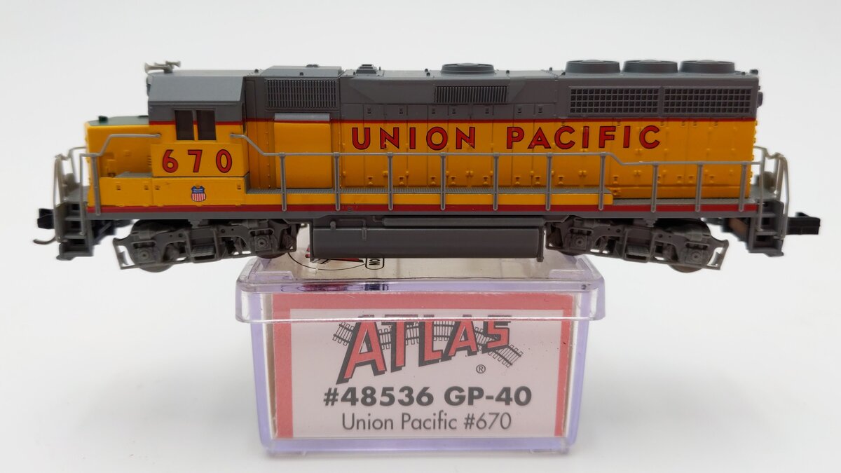 Atlas 48536 N Scale Union Pacific GP-40 Diesel Locomotive #670 LN/Box