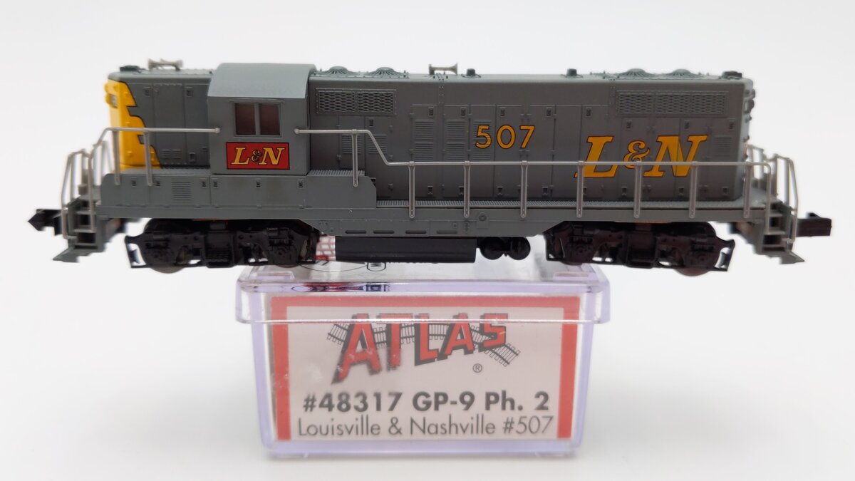 Atlas 48317 N Scale Louisville & Nashville GP-9 Ph. 2 Diesel Locomotive #507 EX/Box