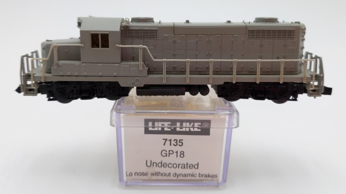 Life Like 7135 N Scale Undecorated GP18 Diesel Locomotive LN/Box