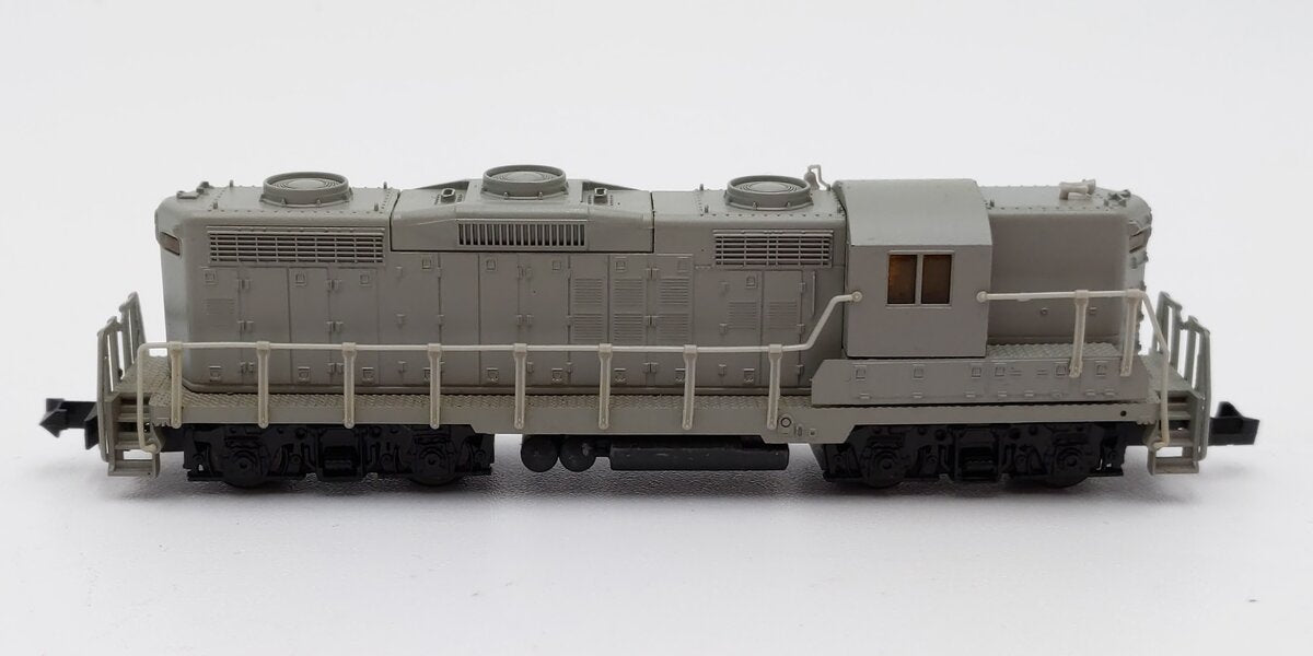 Life Like 7117 N Scale Undecorated GP18 Diesel Locomotive EX/Box