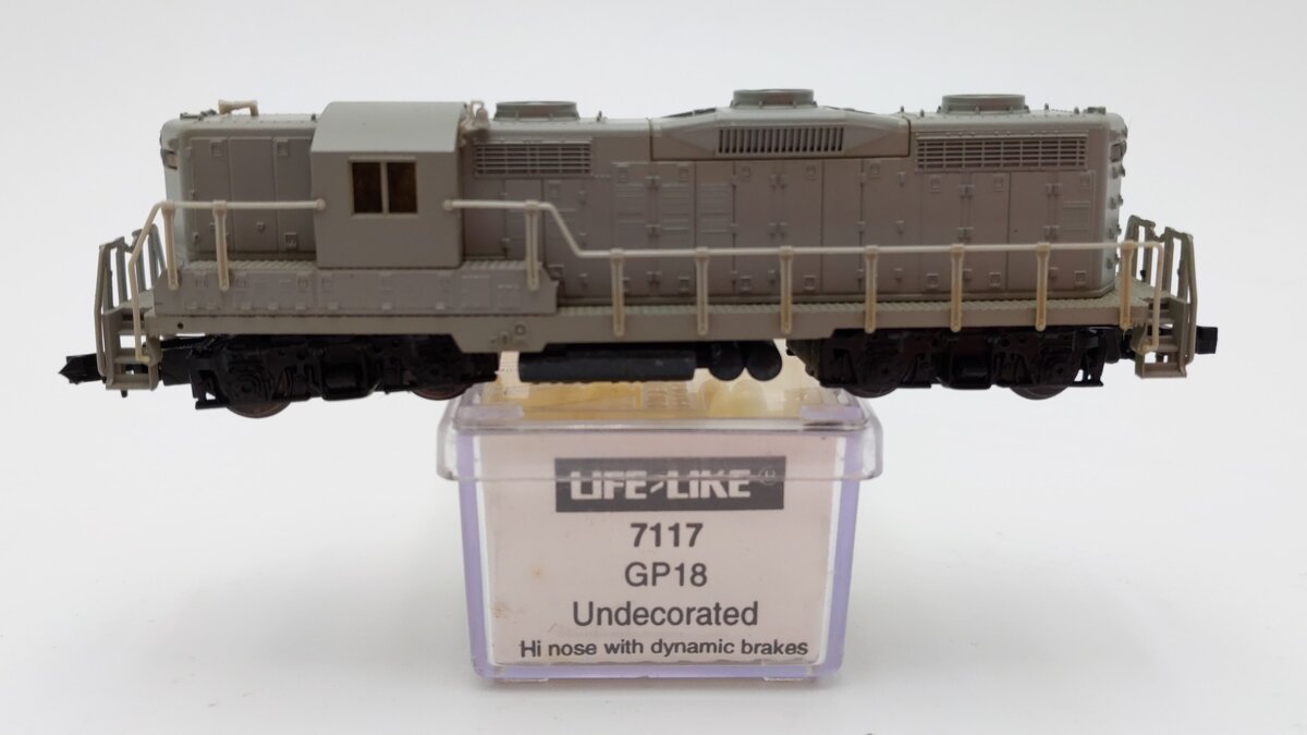 Life Like 7117 N Scale Undecorated GP18 Diesel Locomotive EX/Box