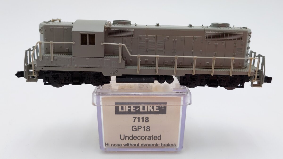 Life Like 7118 N Scale Undecorated GP18 Diesel Locomotive EX/Box