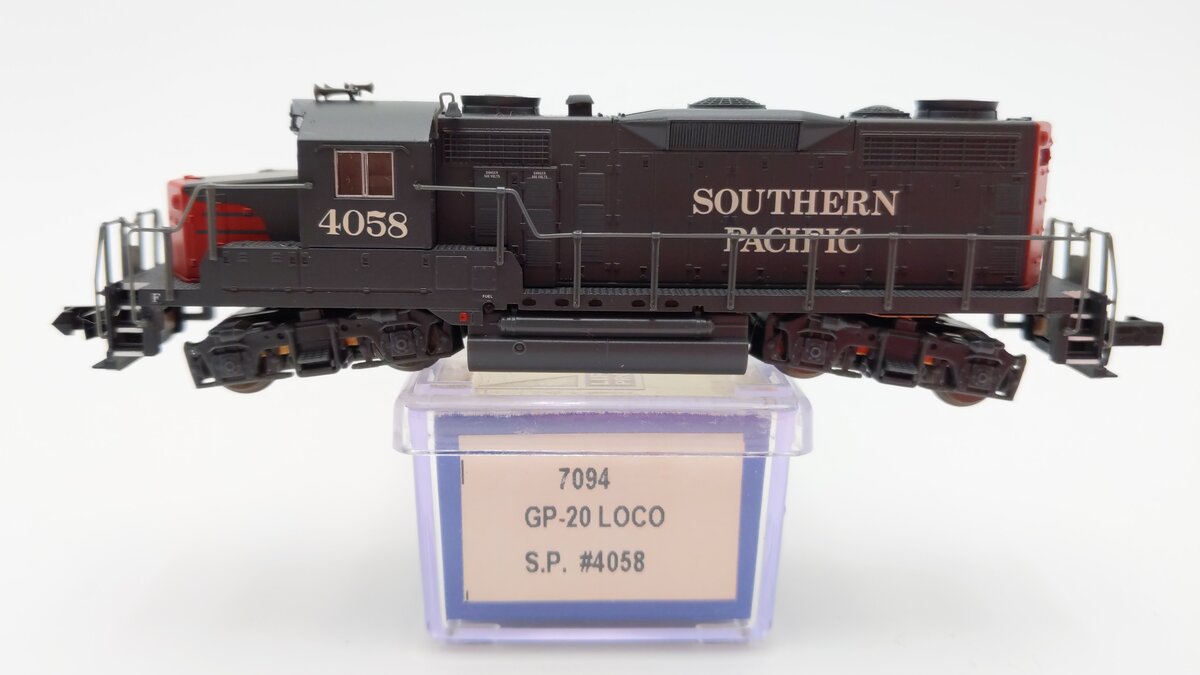 Life Like 7094 Southern Pacific GP-20 Diesel Locomotive #4058 LN/Box