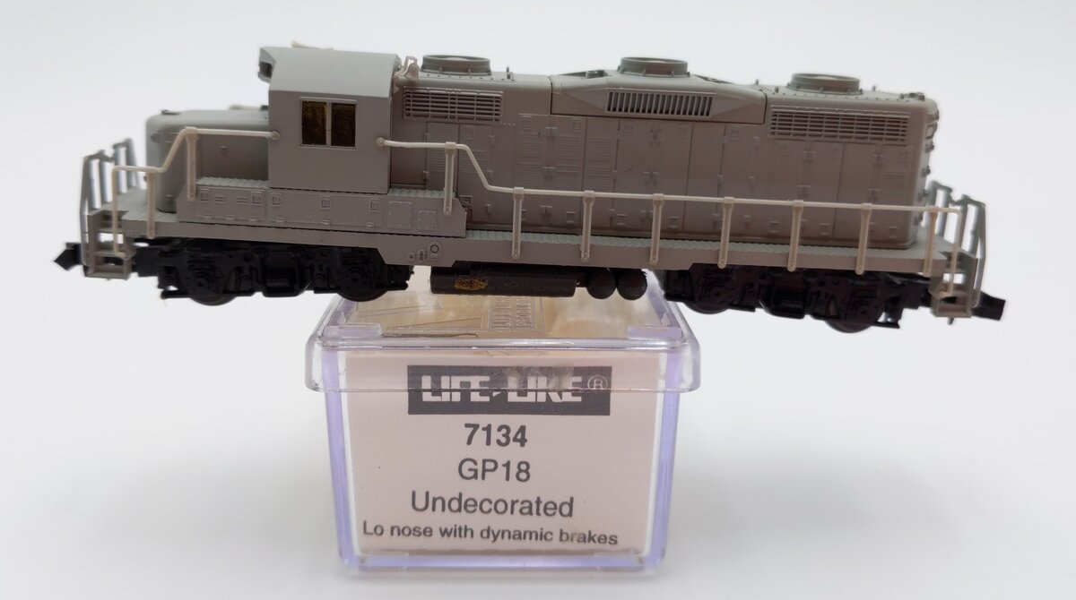 Life Like 7134 N Scale Undecorated GP18 Diesel Locomotive LN/Box