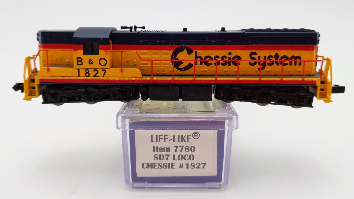 Life Like 7780 N Scale Chessie System SD-7 Powered Diesel Locomotive #1827 EX/Box