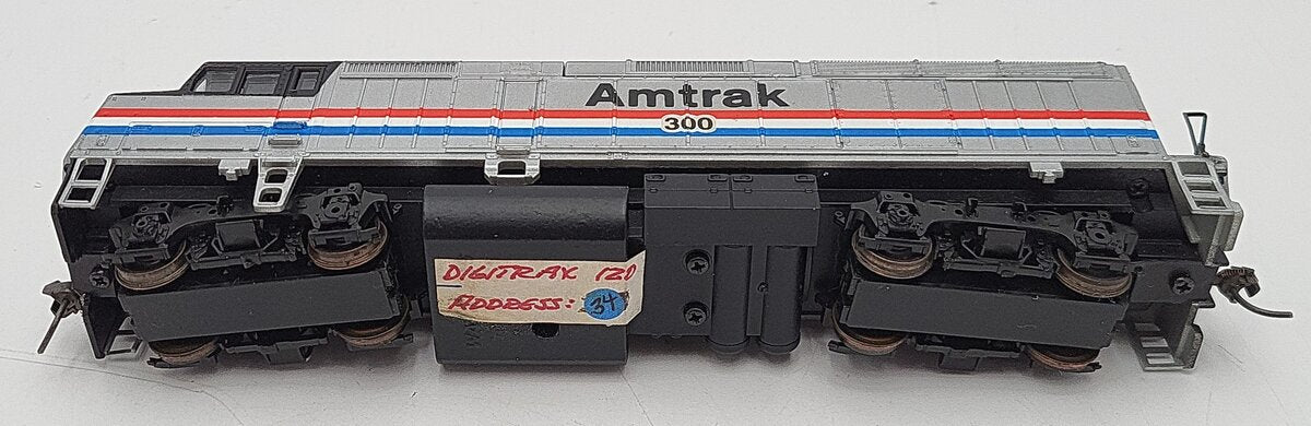 Walthers 931-301 HO Scale Amtrak Phase 3 EMD F40PH Diesel Locomotive #300 EX/Box