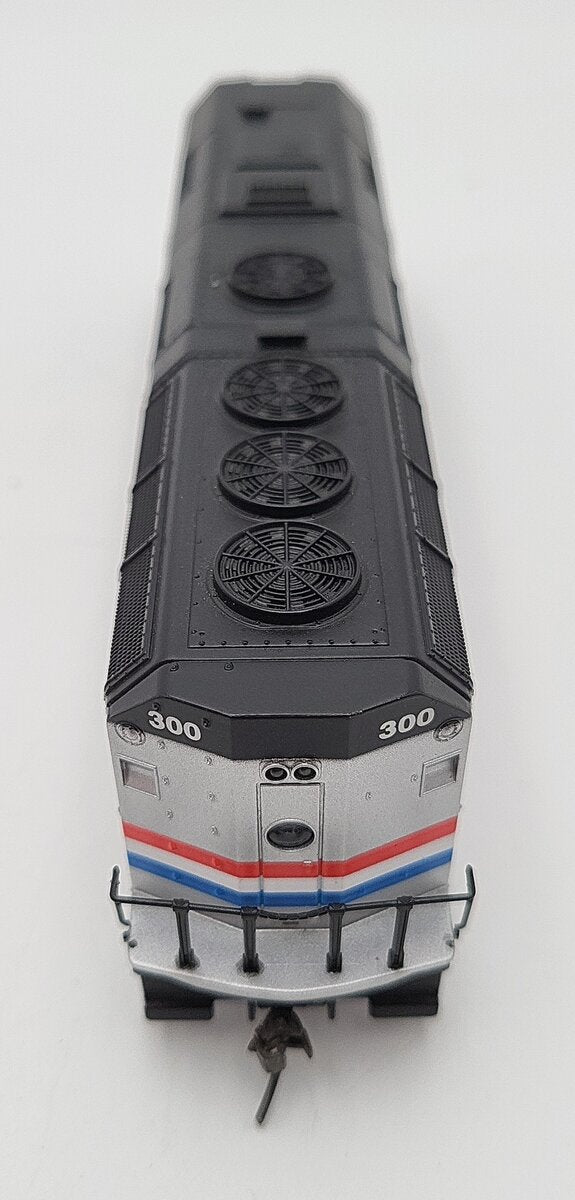Walthers 931-301 HO Scale Amtrak Phase 3 EMD F40PH Diesel Locomotive #300 EX/Box