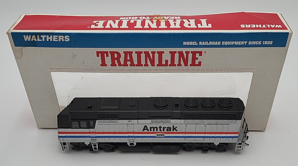 Walthers 931-301 HO Scale Amtrak Phase 3 EMD F40PH Diesel Locomotive #300 EX/Box
