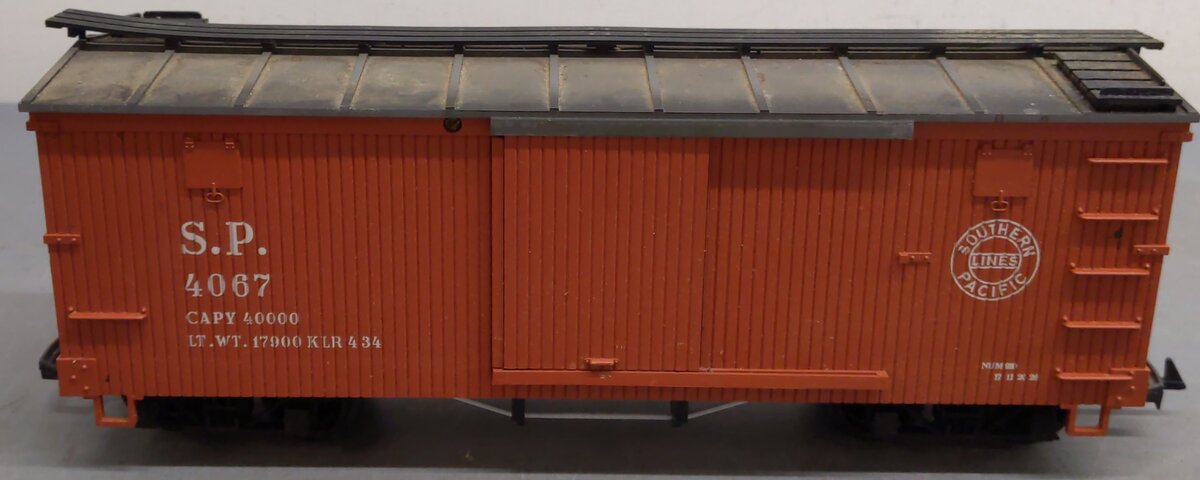 LGB 4067 G Scale Southern Pacific Boxcar #4067