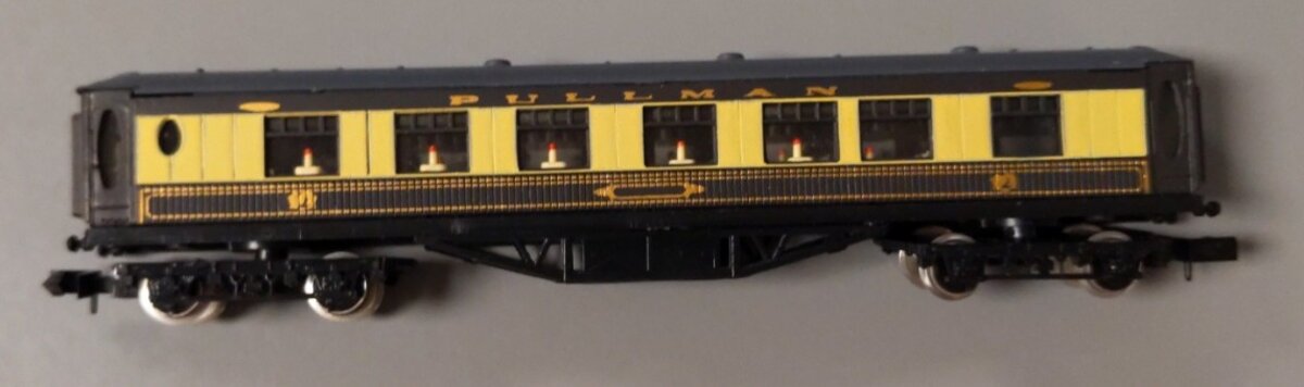 Graham Farish 0646 N Scale Brown & Cream Pullman Dining Coach Car EX/Box