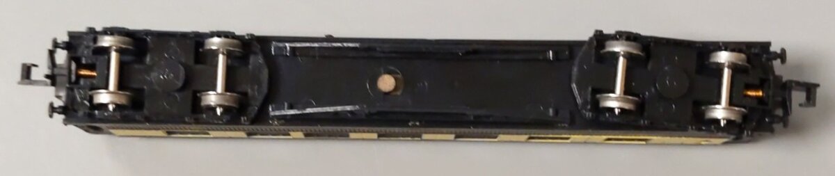 Graham Farish 0646 N Scale Brown & Cream Pullman Dining Coach Car EX/Box