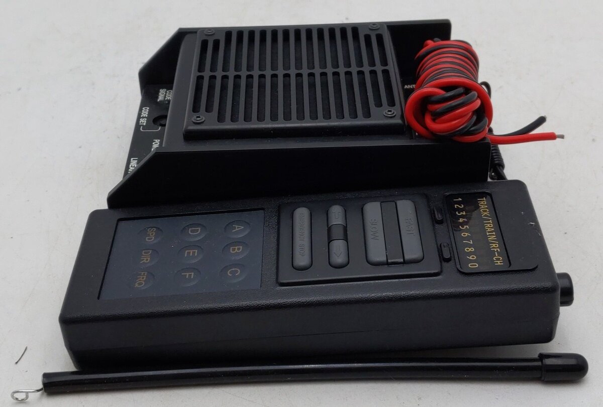 Crest CRE-55470 10 Channel Train Engineer Walk-Around Control System EX/Box
