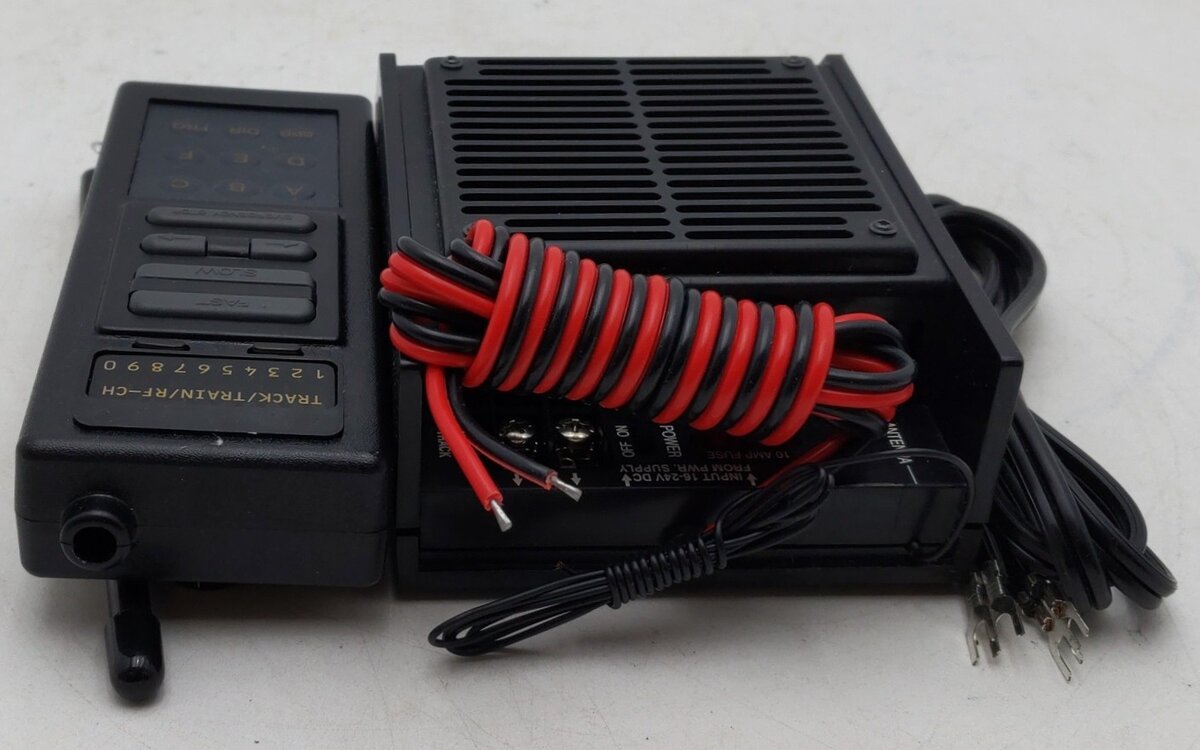 Crest CRE-55470 10 Channel Train Engineer Walk-Around Control System EX/Box