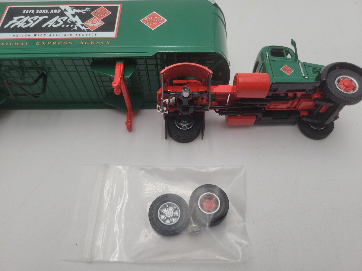 SpecCast 38020 1:50 Railway Express Agency Truck and Trailer EX/Box
