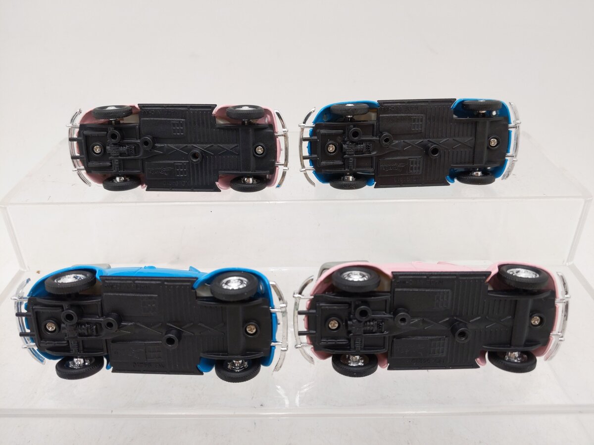 Road Signature 1:43 Assorted Cars [4] EX