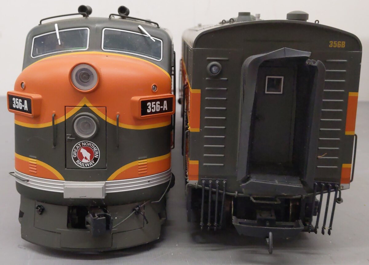 USA Trains 22262AB G Great Northern F-3 AB Diesel Locomotive Set VG