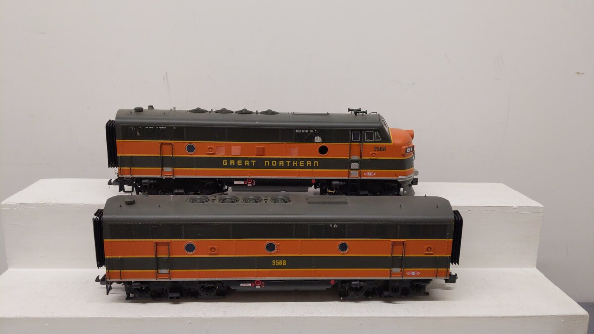 USA Trains 22262AB G Great Northern F-3 AB Diesel Locomotive Set VG