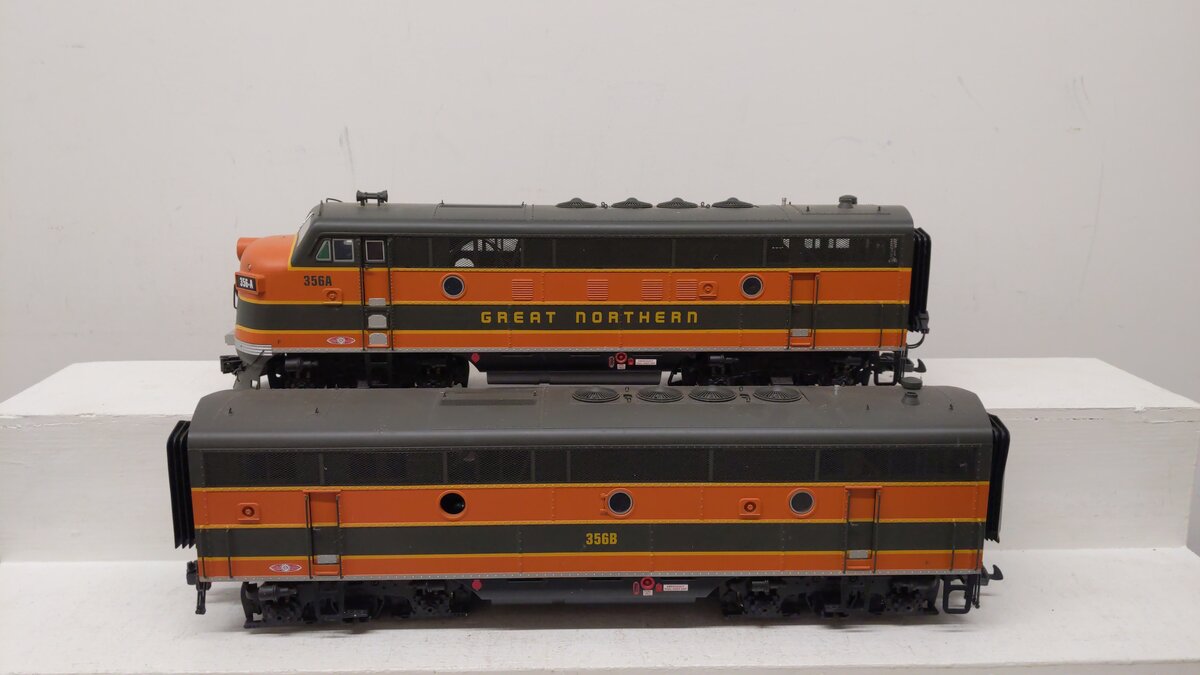 USA Trains 22262AB G Great Northern F-3 AB Diesel Locomotive Set VG