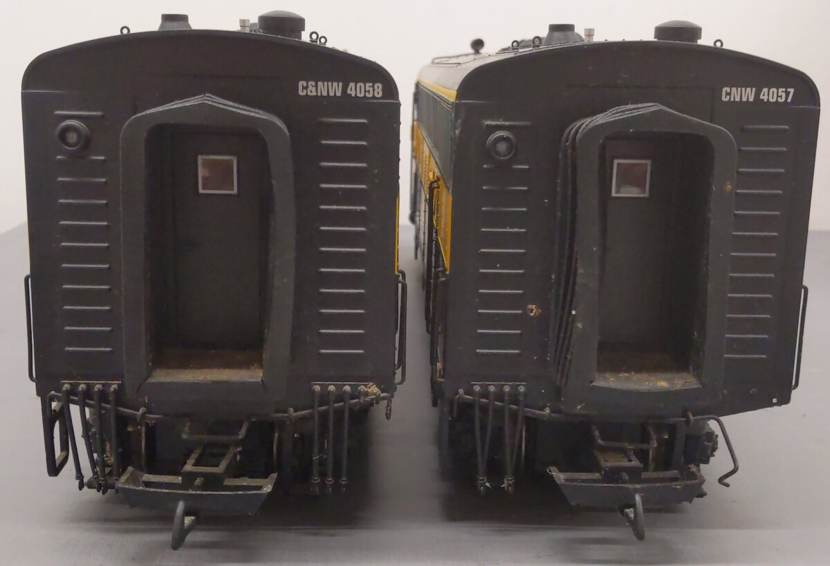 USA Trains 22255AB G Chicago & North Western F-3 AB Diesel Locomotive Set #4057 VG