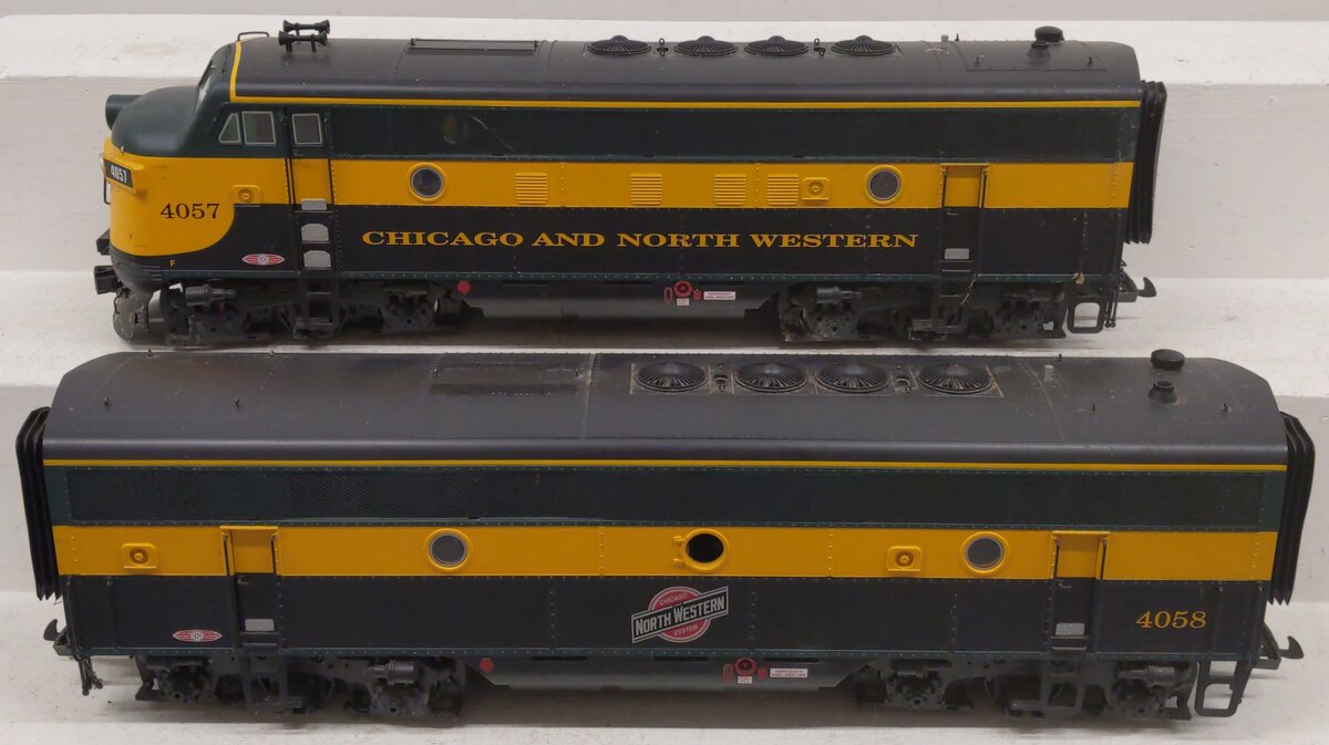 USA Trains 22255AB G Chicago & North Western F-3 AB Diesel Locomotive Set #4057 VG
