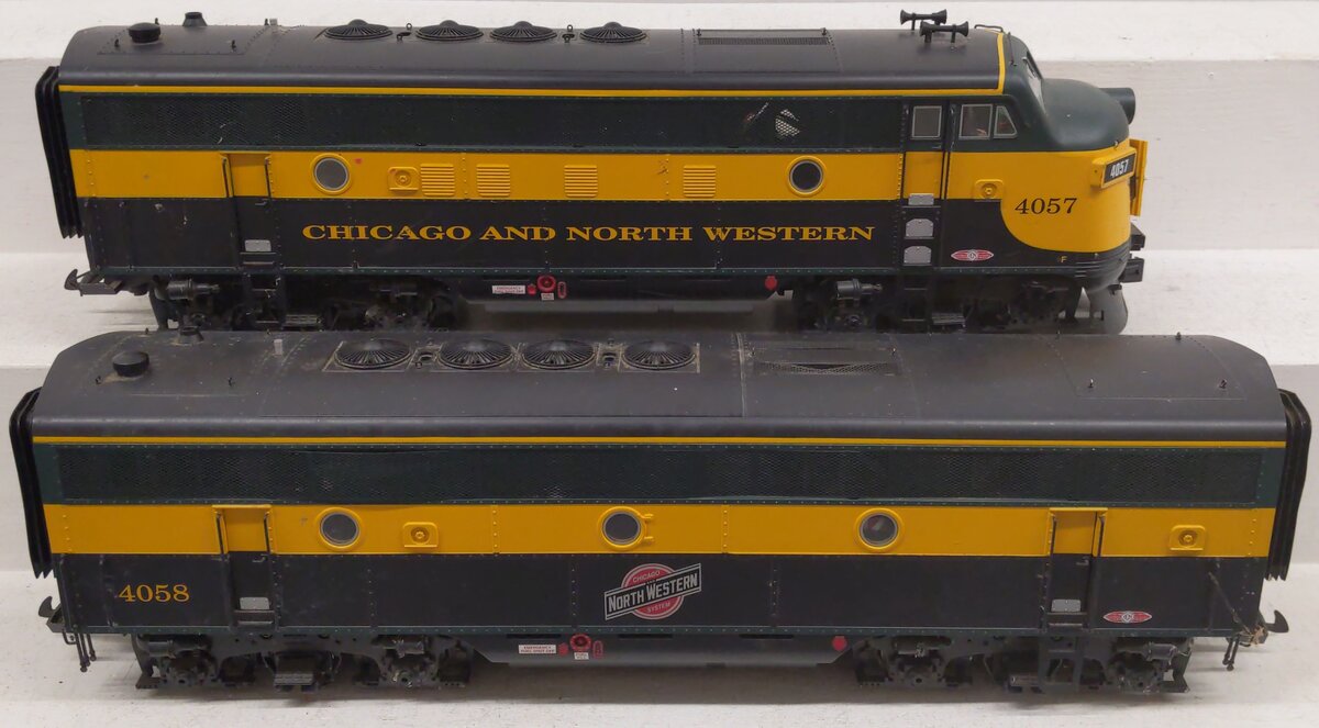 USA Trains 22255AB G Chicago & North Western F-3 AB Diesel Locomotive Set #4057 VG