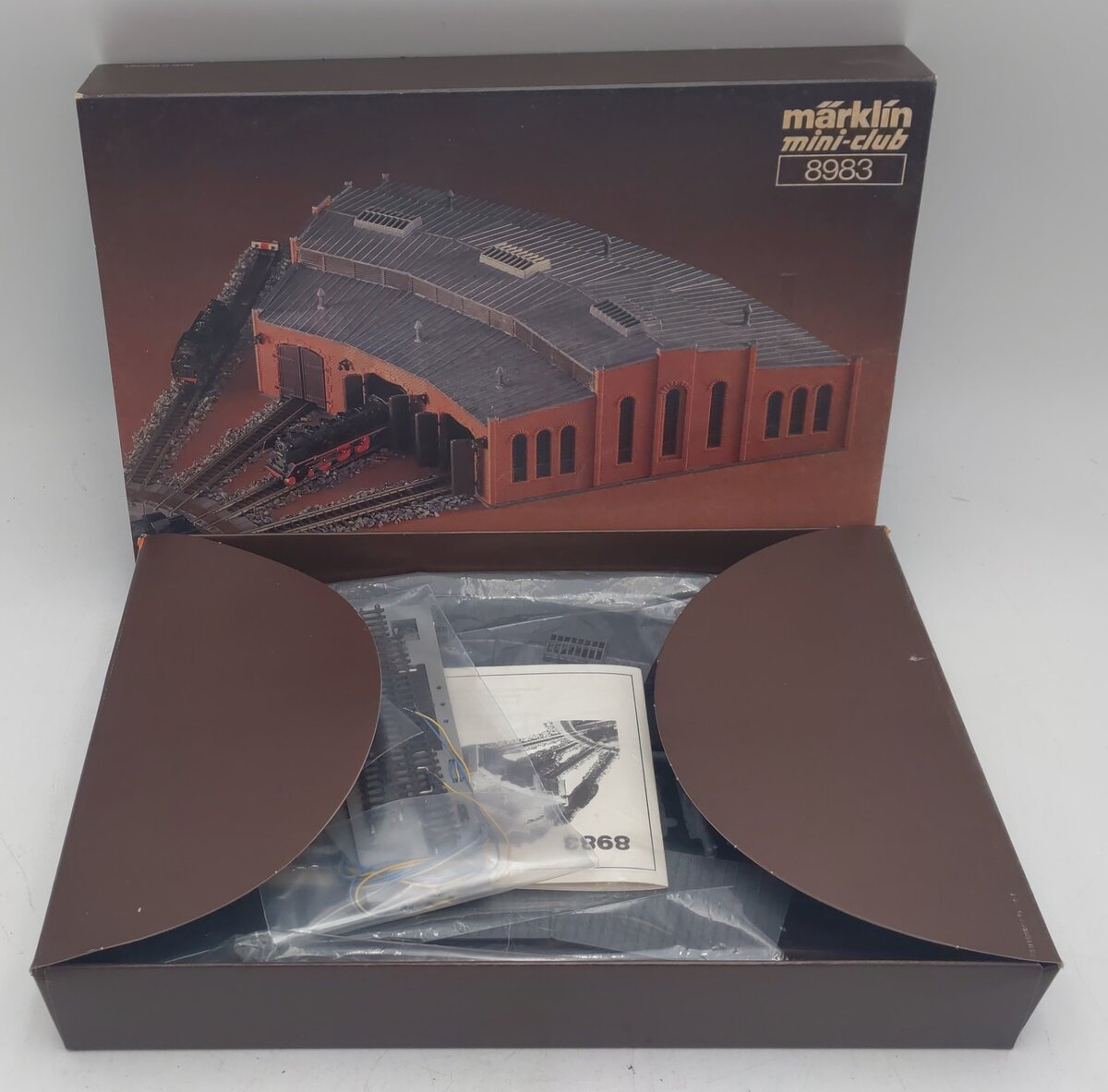 Marklin 8983 Z Roundhouse Locomotive Shed Building Kit LN/Box