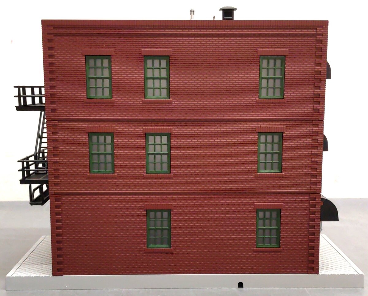 MTH 30-90052 O Assembled Irish Brewing Co 3-Story Building with Fire Escape LN/Box