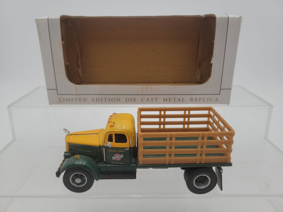 Spec Cast 38013 1:50 Scale Chicago Northwestern RR White WC22 Stakebed EX/Box
