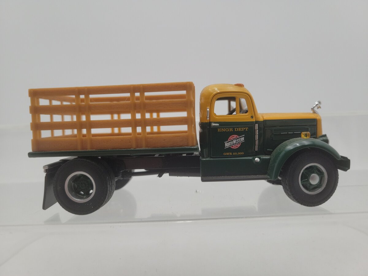 Spec Cast 38013 1:50 Scale Chicago Northwestern RR White WC22 Stakebed EX/Box