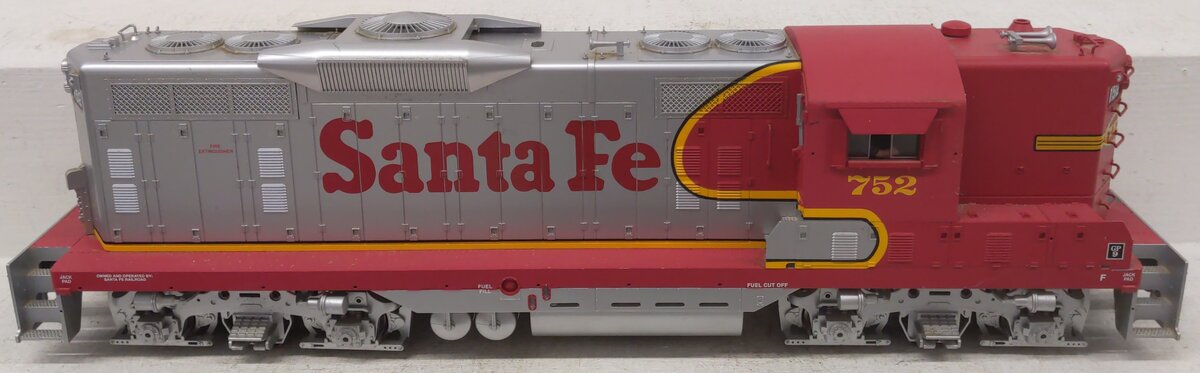 USA Trains R22107 G Scale Santa Fe EMD GP9 Diesel Locomotive #752 VG