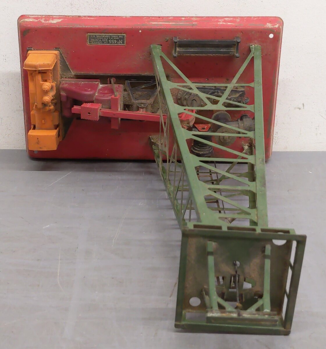 Lionel 455 Vintage O Operating Oil Derrick and Pumper