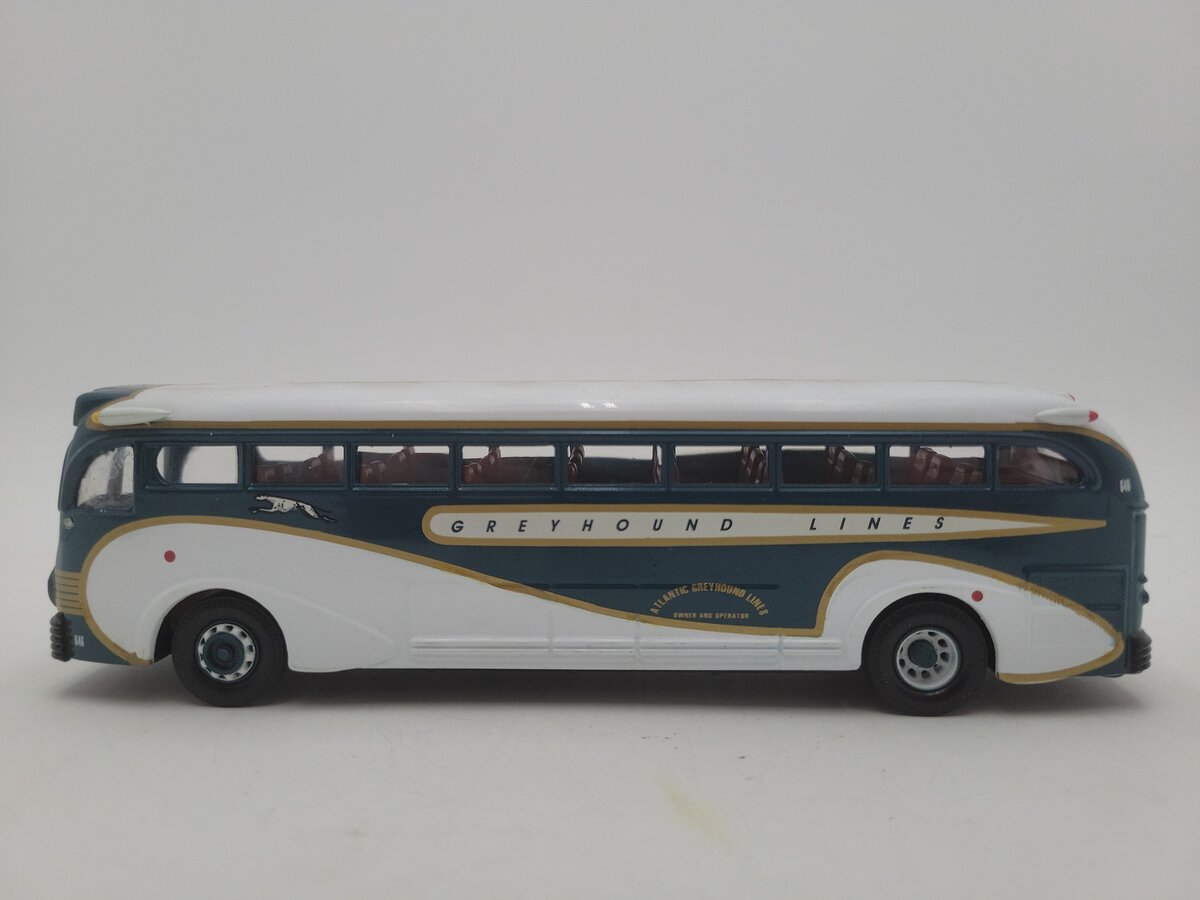 Corgi 98462 1:50 Atlantic Greyhound Lines Yellow Coach 743 Bus VG