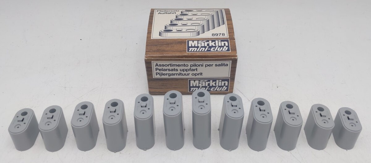 Marklin 8978 Approach Ramp Pillar Set (Set of 12) EX/Box