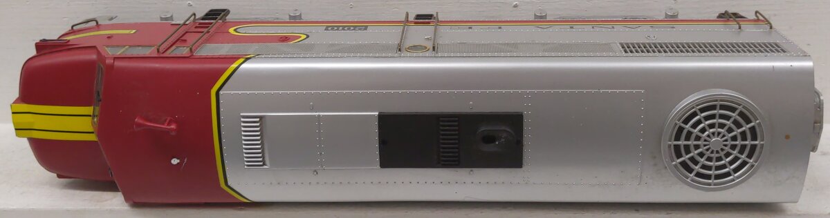 USA Trains REA-22010 G Scale Santa Fe Alco FA-1 Diesel Locomotive #2010 VG