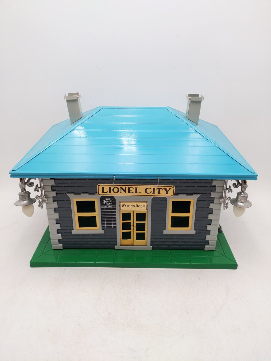 Lionel 134 Vintage Standard Gauge Lighted Metal Station