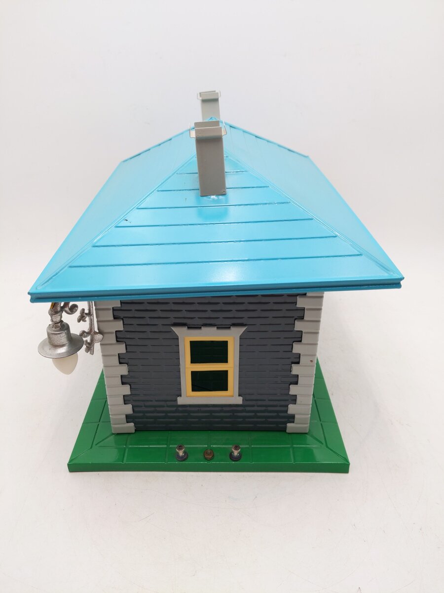 Lionel 134 Vintage Standard Gauge Lighted Metal Station