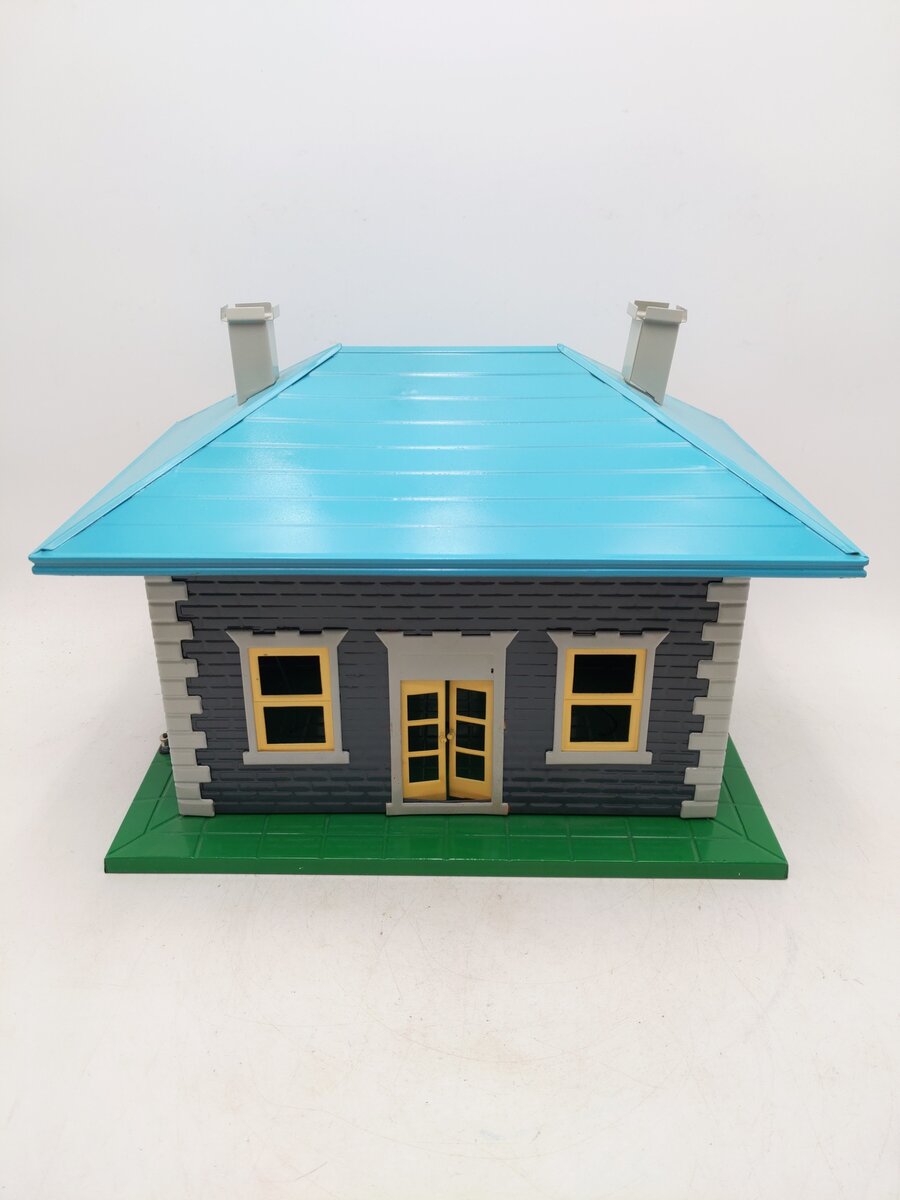 Lionel 134 Vintage Standard Gauge Lighted Metal Station