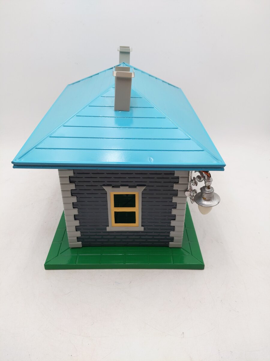 Lionel 134 Vintage Standard Gauge Lighted Metal Station