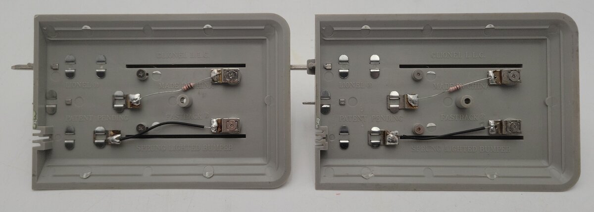 Lionel 6-12035 O Gauge FasTrack Lighted Bumpers (Pack of 2) VG