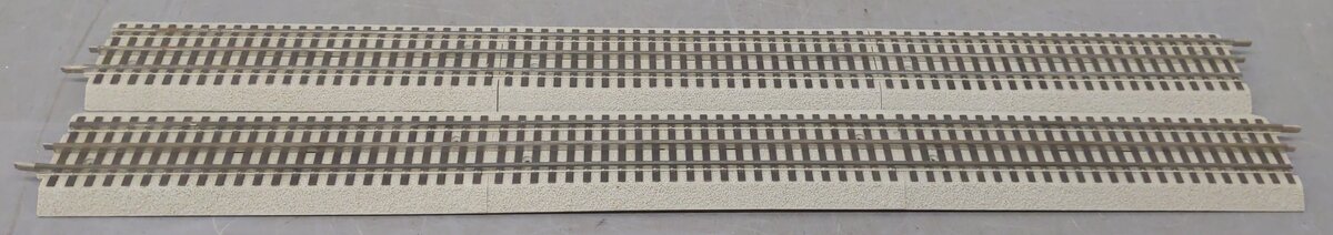 Lionel 6-12042 FasTrack 30" Straight Sections (2) VG