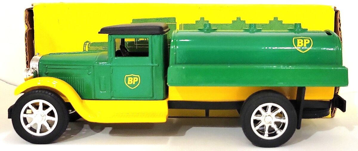 Scale Models Die Cast BP Tanker Truck Bank LN/Box