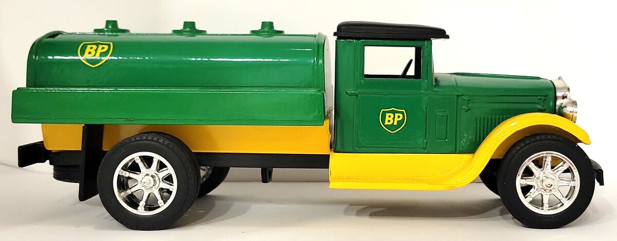 Scale Models Die Cast BP Tanker Truck Bank LN/Box