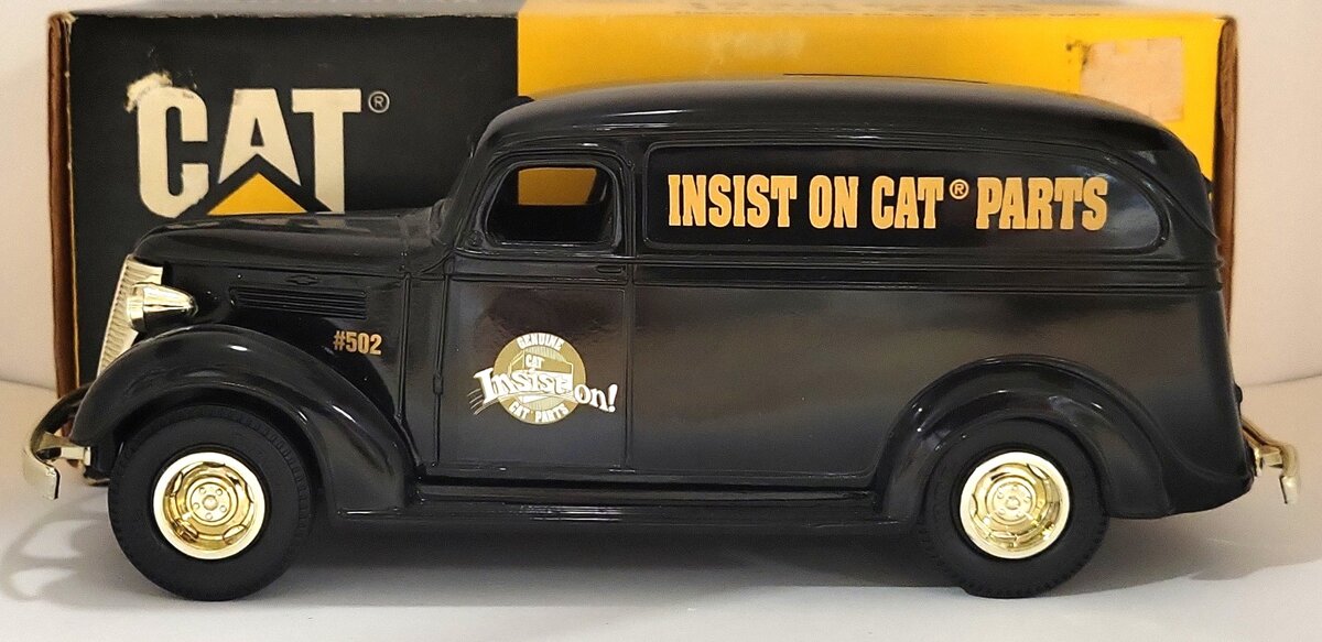 Ertl 7717Die Cast 1938 Caterpillar Panel Truck Bank w/ Key LN/Box