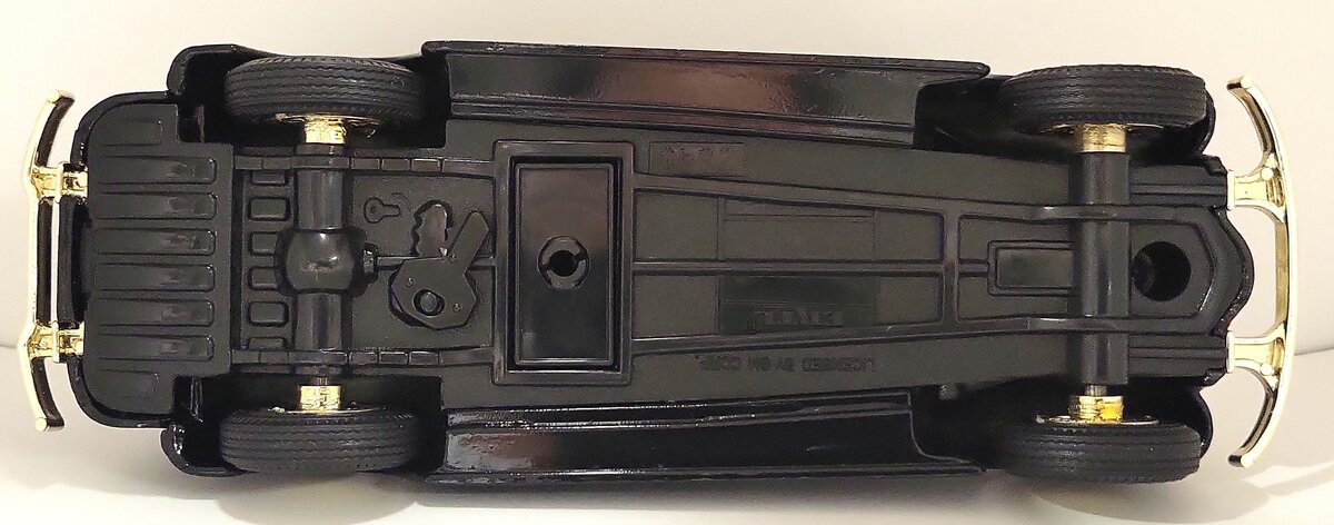 Ertl 7717Die Cast 1938 Caterpillar Panel Truck Bank w/ Key LN/Box
