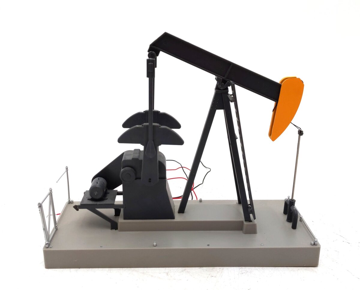 Walthers 933-2705 O And O27 Scale Operating Oil Pump Built-Ups VG